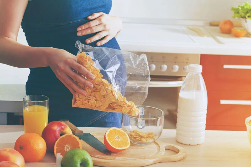 zdrowa dieta w ciąży, co jeść w ciąży, czego nie jeść w ciąży, produkty zakazane w ciąży, dieta w ciąży aby nie przytyć, co pić w ciąży, dieta w ciąży: składniki odzywcze