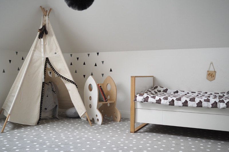 Jak pokazują wyniki ankiety przeprowadzonej na zlecenie sieci sklepów KOMFORT, większość rodziców jako najlepsze rozwiązanie dotyczące wykończenia podłogi wskazuje wykładzinę dywanową