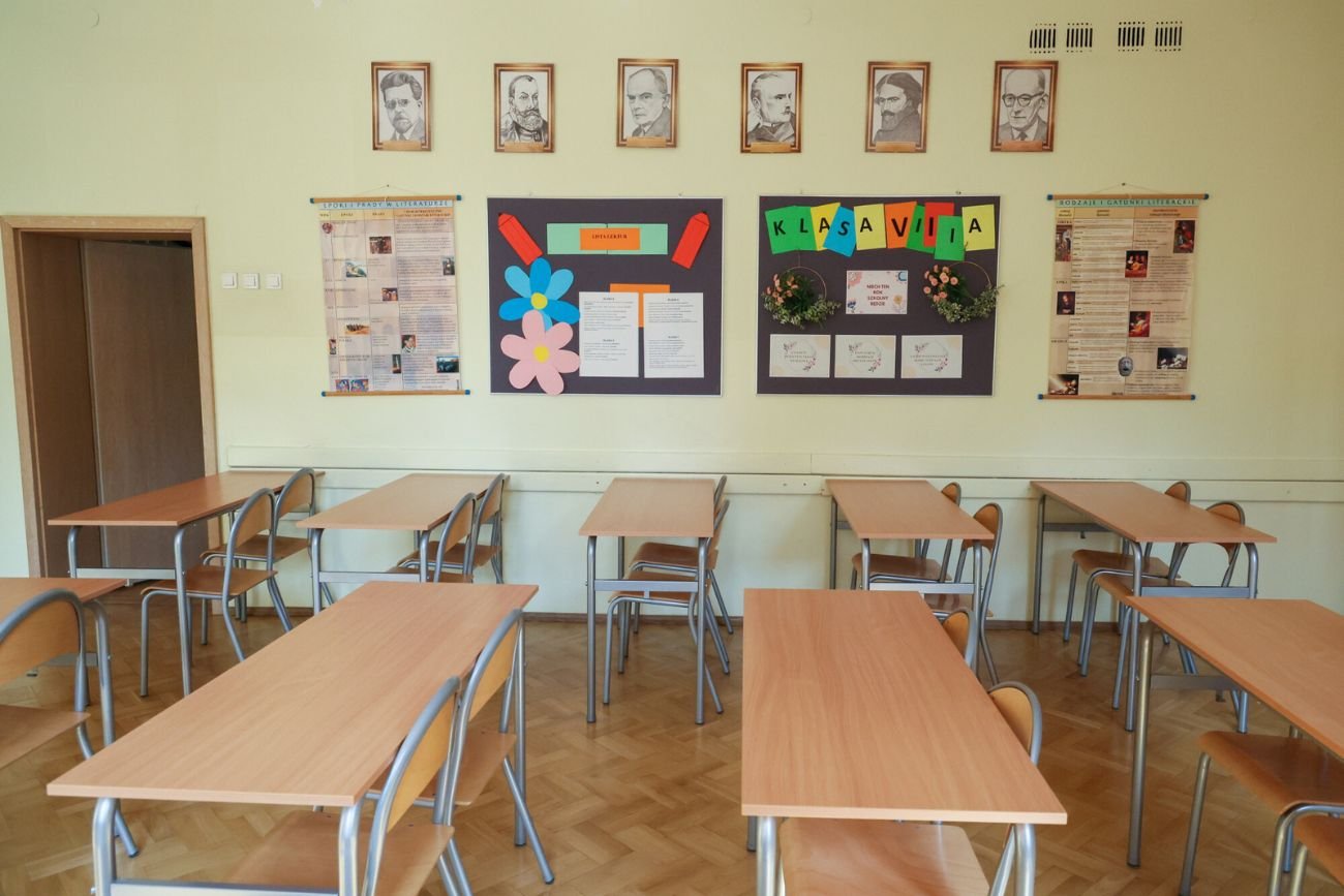 pusta klasa w szkole