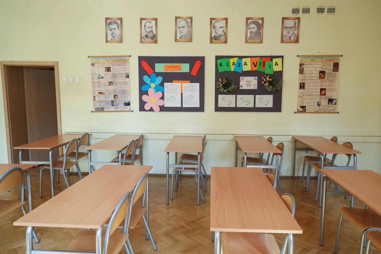 pusta klasa w szkole
