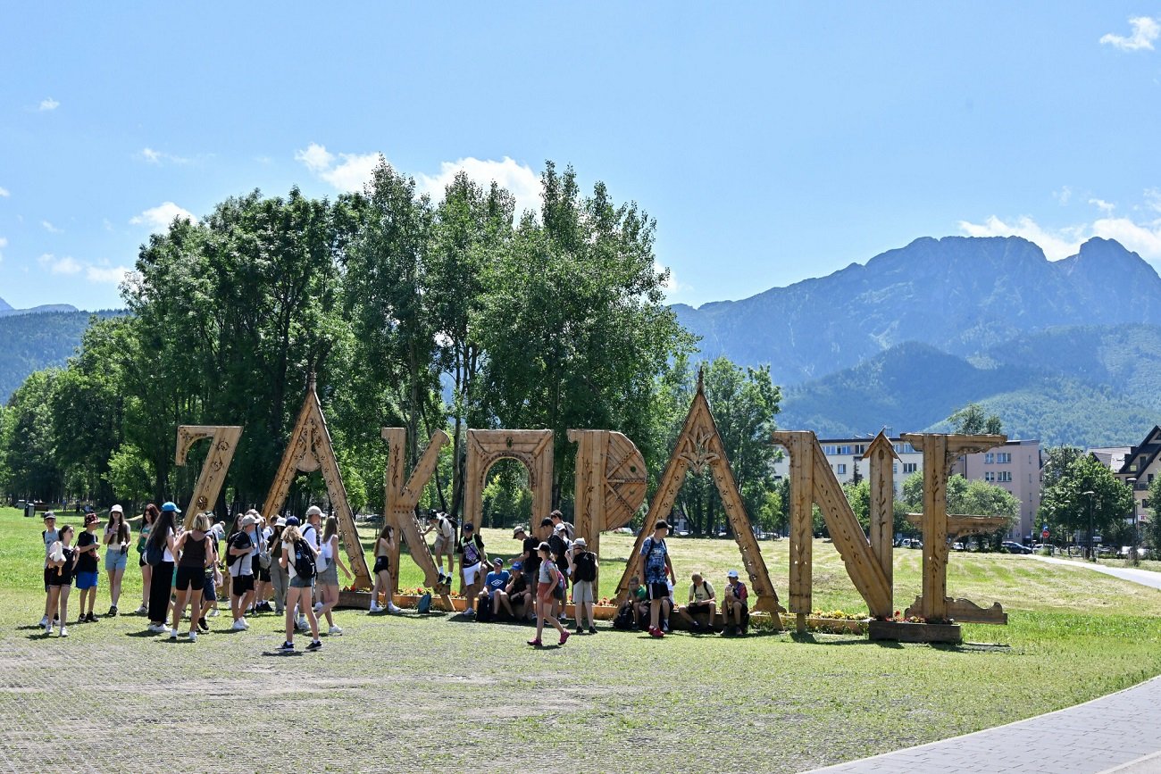 Syn wrócił z wycieczki i chce pieniądze. Matka: "Za głupotę niech sam płaci"