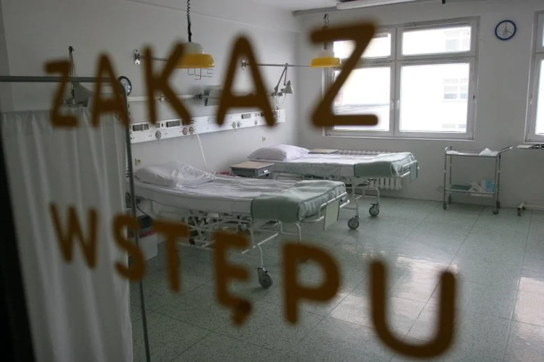 Niebezpieczna substancja w butelce po napoju – rodzice, nie róbcie tego!