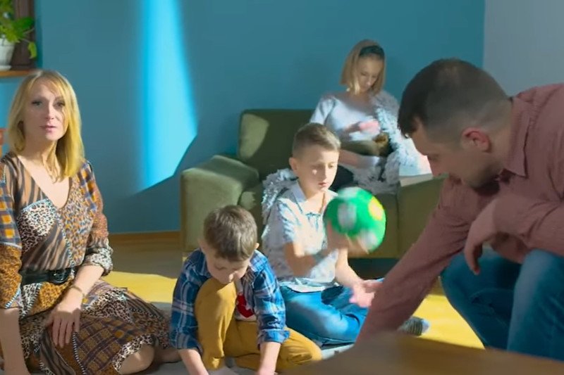 Nowy spot rządu o 500 plus. Jak Polacy wydają 500 plus Nowy spot rządu o 500 plus. Jak Polacy wydają 500 plus