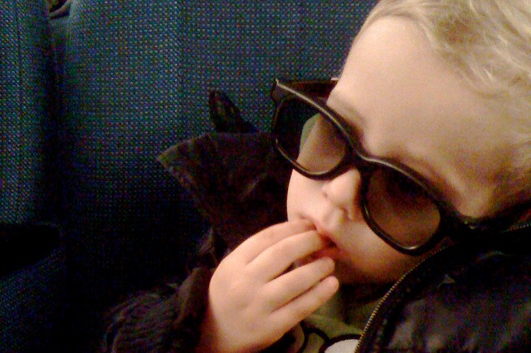 Czy oglądanie trójwymiarowych filmów szkodzi dzieciom? Nad tym zastanawiają się naukowcy.