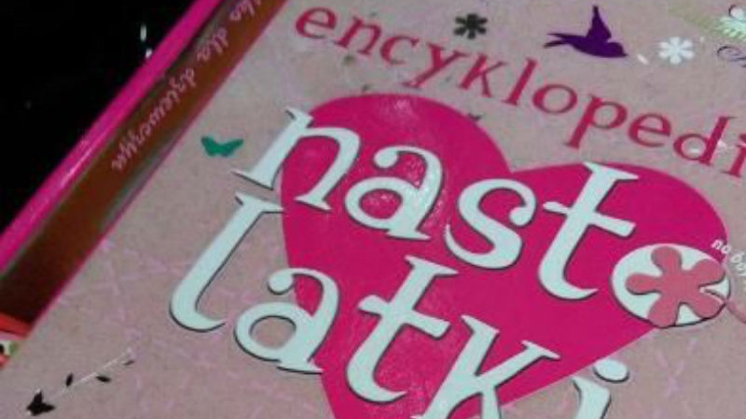 "Encyklopedia nastolatki" to poradnik skierowany do dziewcząt