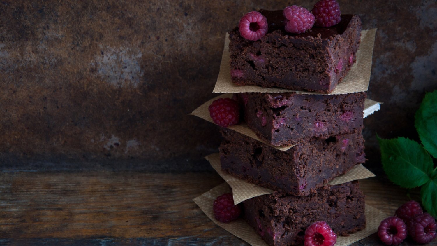 Przepis na fasolowe brownie z malinami.