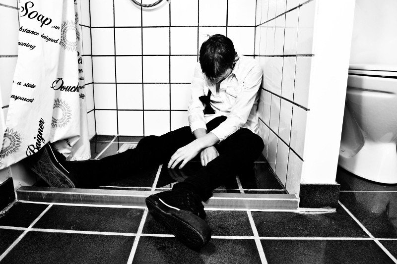 Dzieci warto ostrzec zawczasu niż patrzeć, jak niszczą sobie życie.