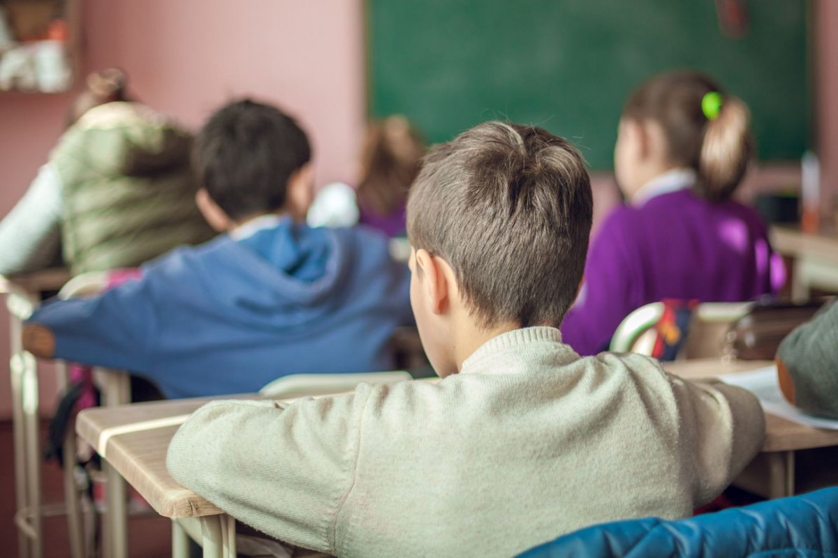 Nauczyciel dostał upomnienie, bo kazał dziecku czytać na głos. "Syn nie lubi i się stresuje"