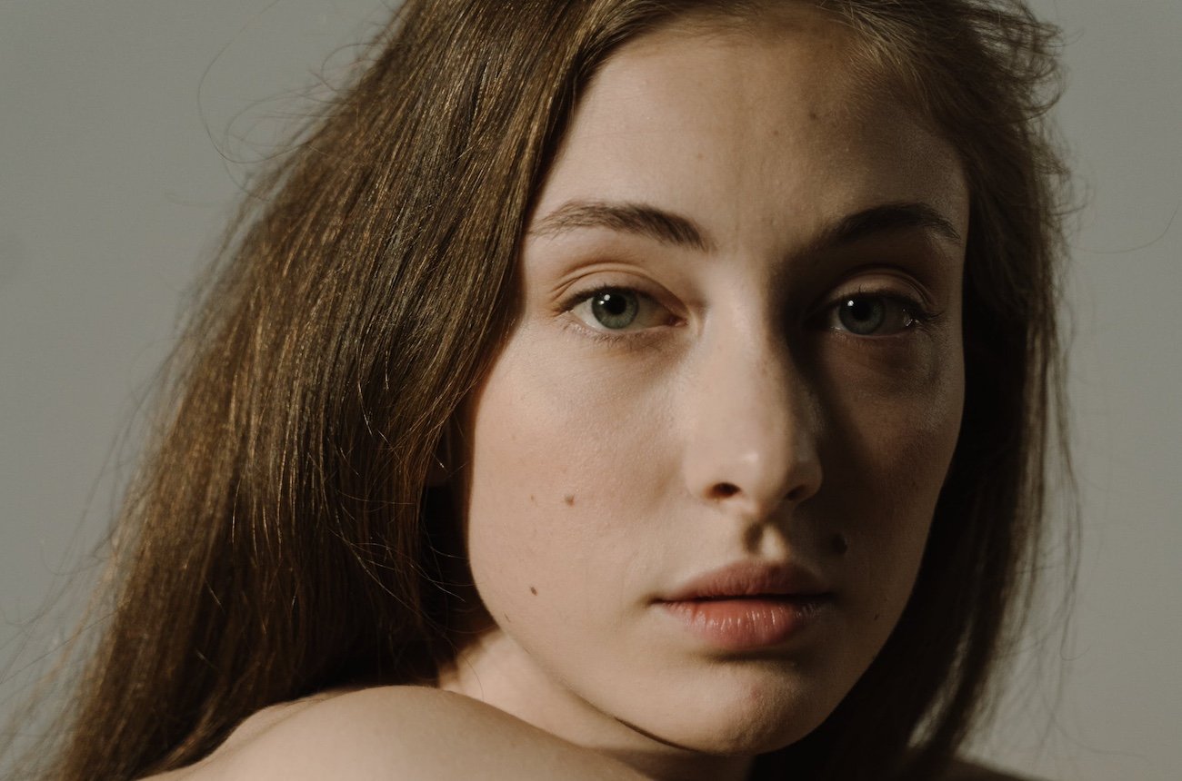 "Polak, choć tak stereotypowo ze swoim narodem związany, najłatwiej odnajdzie wady w innym Polaku".