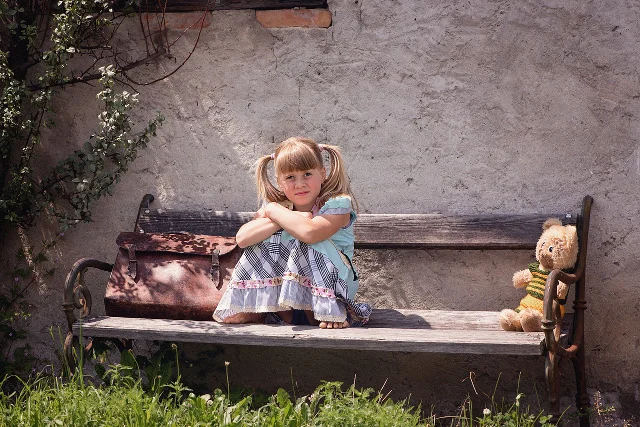 Fot. Pixabay / [url=https://pixabay.com/en/person-human-child-girl-blond-849160/]Pezibear[/url] / [url=https://pixabay.com/en/service/terms/#usage]CC0 Public Domain[/url]