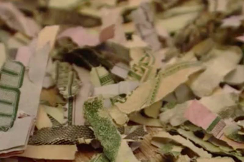 2-latek wsadził do niszczarki 1000 dolarów