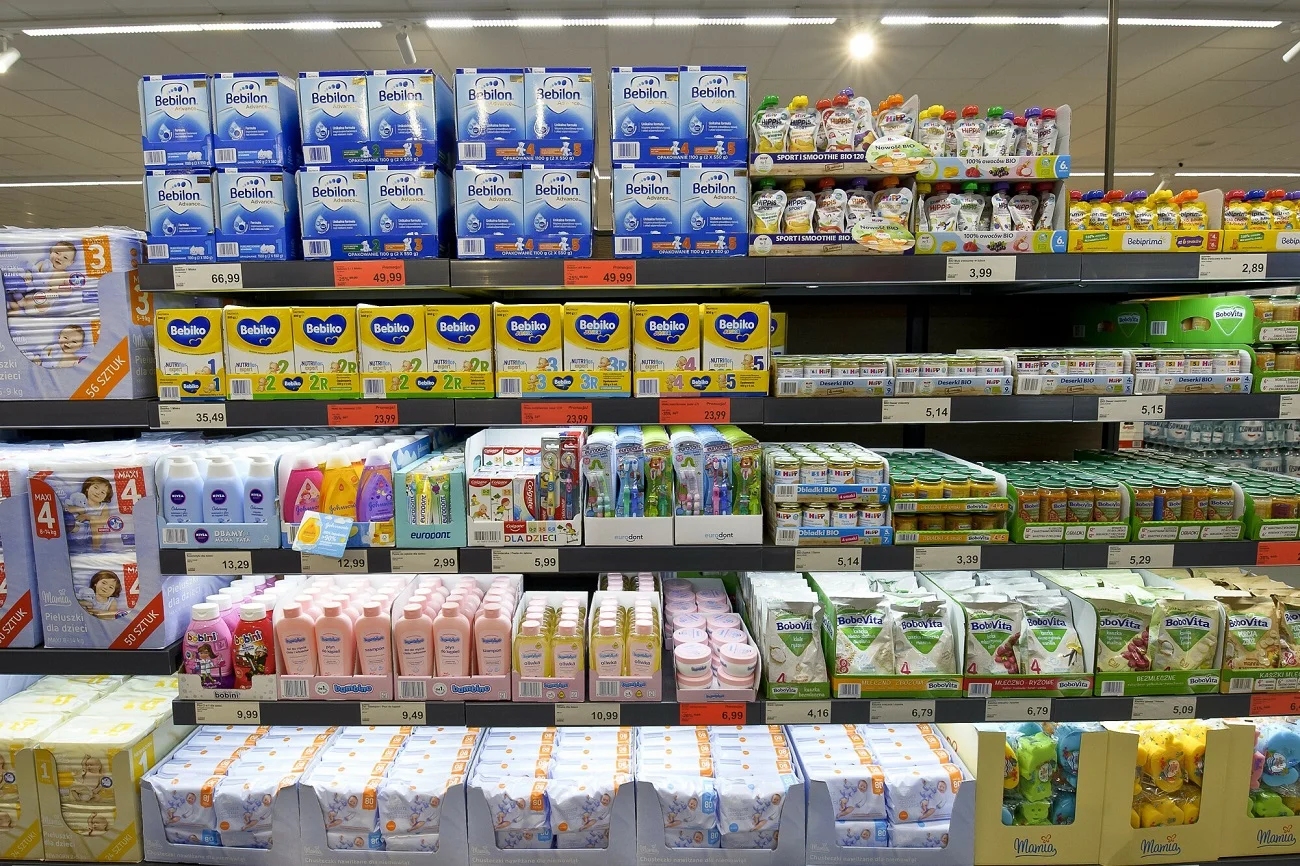 półka z produktami dla dzieci