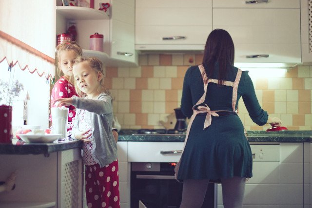 Wyluzowane matki mają więcej czasu i ochoty na zabawę z dziećmi.