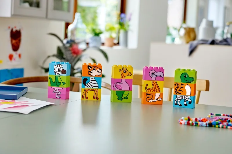 Klocki i figurki z serii LEGO DUPLO pomagają najmłodszym wszechstronnie rozwijać się pod względem intelektualnym, motorycznym, społecznym, poznawczym i emocjonalnym.
