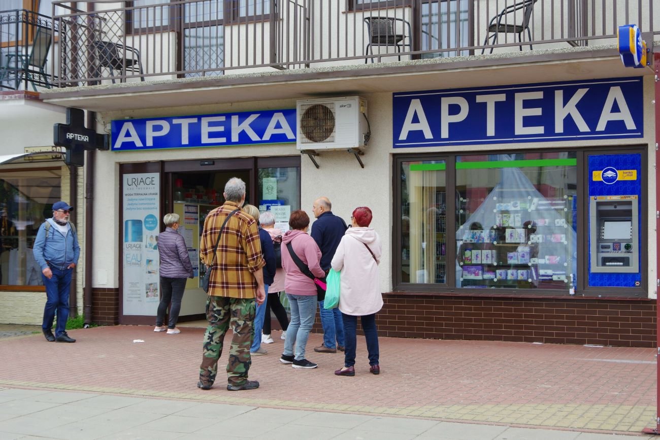 Zanim pójdziemy do apteki na bezpłatny test w kierunku koronawirusa, warto najpierw do niej zadzwonić i upewnić się, że je wykonuje.