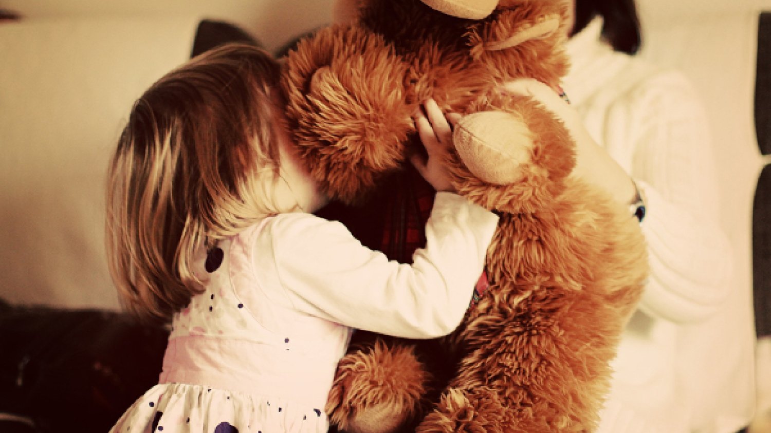 Fot. Pixabay / [url=https://pixabay.com/pl/dziecko-ma%C5%82e-dziecko-snuggle-gra%C4%87-619856/]FeeLoona[/url]/[url=https://pixabay.com/pl/dziecko-ma%C5%82e-dziecko-snuggle-gra%C4%87-619856/]CC0 Public Domain[/url]