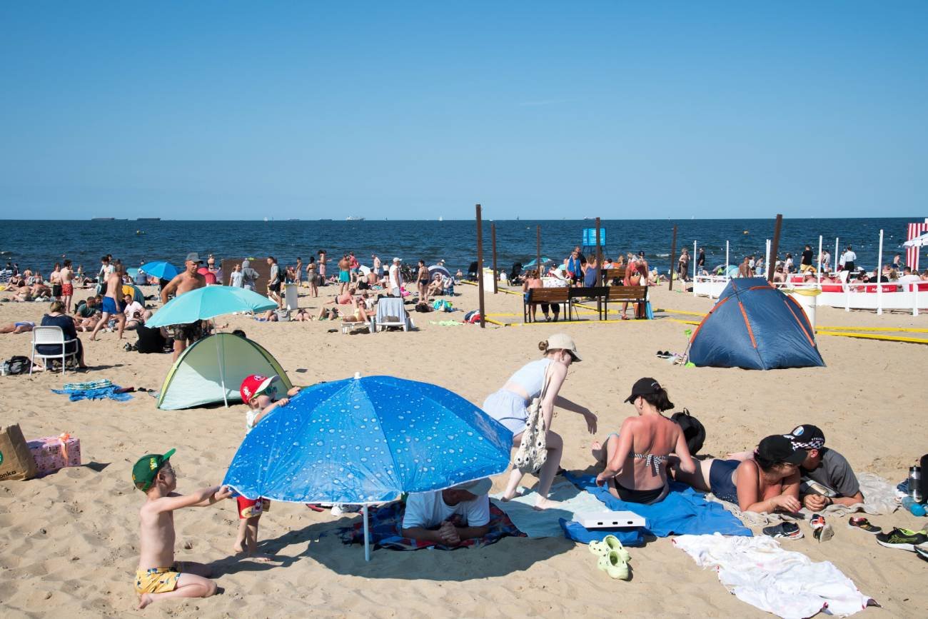 Plaża nad polskim Morzem Bałtyckim.