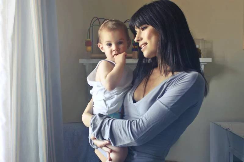 20-latki marzą o mężu i dziecku, same robią sobie krzywdę