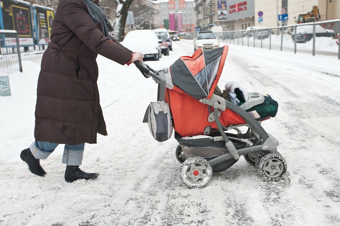 Kobieta z wózkiem