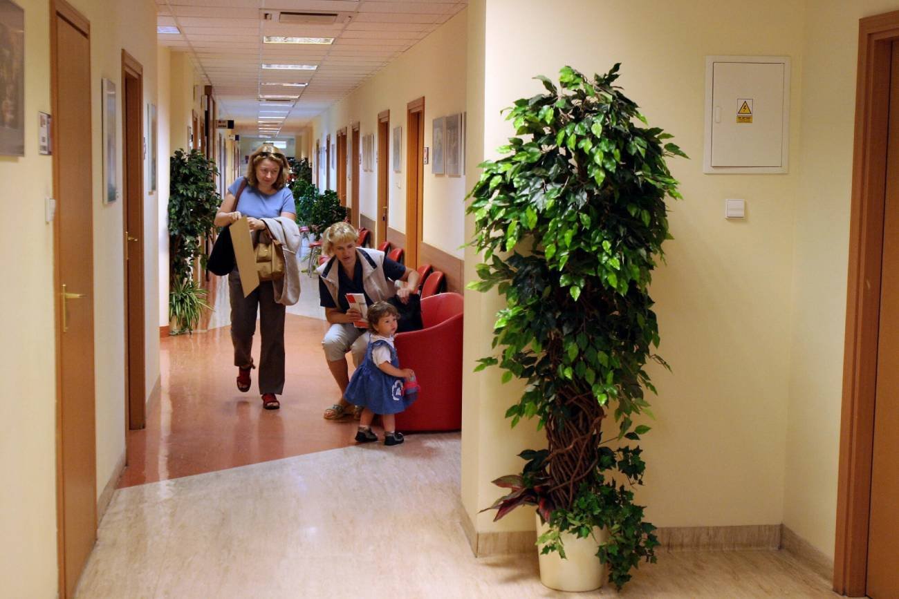 Przychodnie pękają w szwach od chorych dzieci i dorosłych, a placówki edukacyjne wymagają od rodziców zaświadczeń o zdrowiu dziecka...