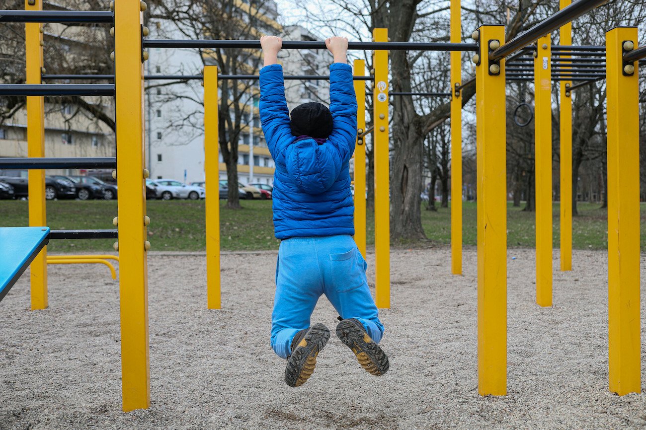 Matka krzyczała na placu zabaw: "Idioto, co robisz?". Zrozumiałam, dlaczego chłopiec milczy