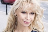 "Pierś do przodu" – z [b]Pauliną Holtz [/b]bez tabu o rodzicielstwie i naszych ciałach