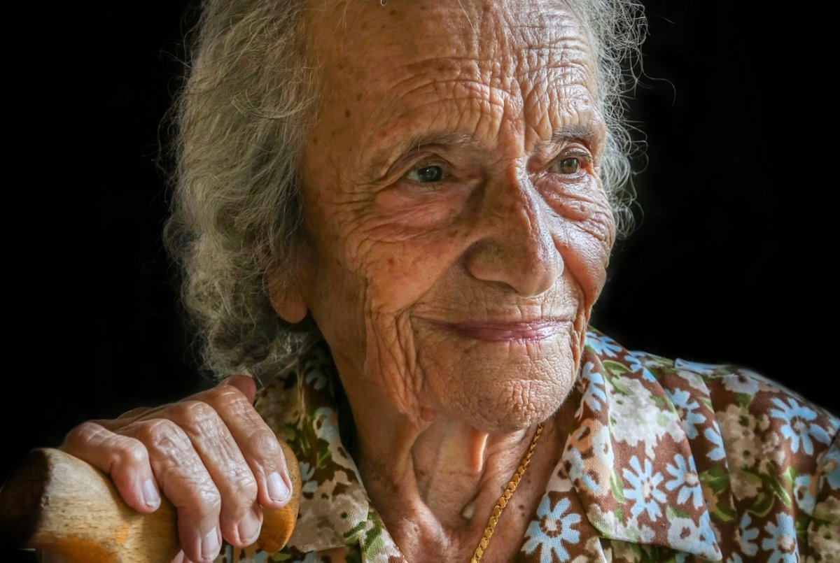 Oto recepta na szczęście od 78-letniej profesorki. "Marnujemy jedyne życie na..."