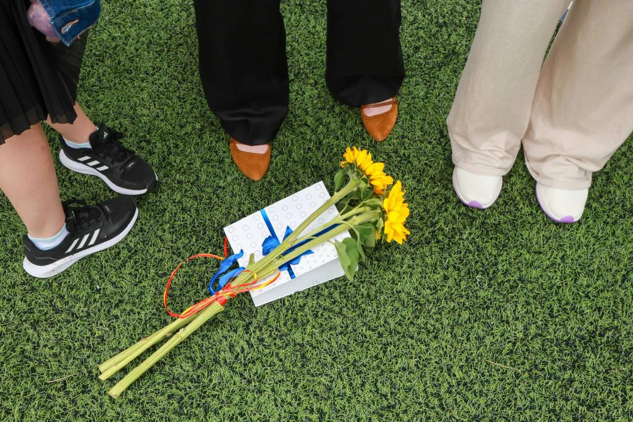 Nie zdążyłam rozpakować zeszytów, a już zobaczyłam w drzwiach Merci Nie zdążyłam rozpakować zeszytów, a już zobaczyłam w drzwiach Merci