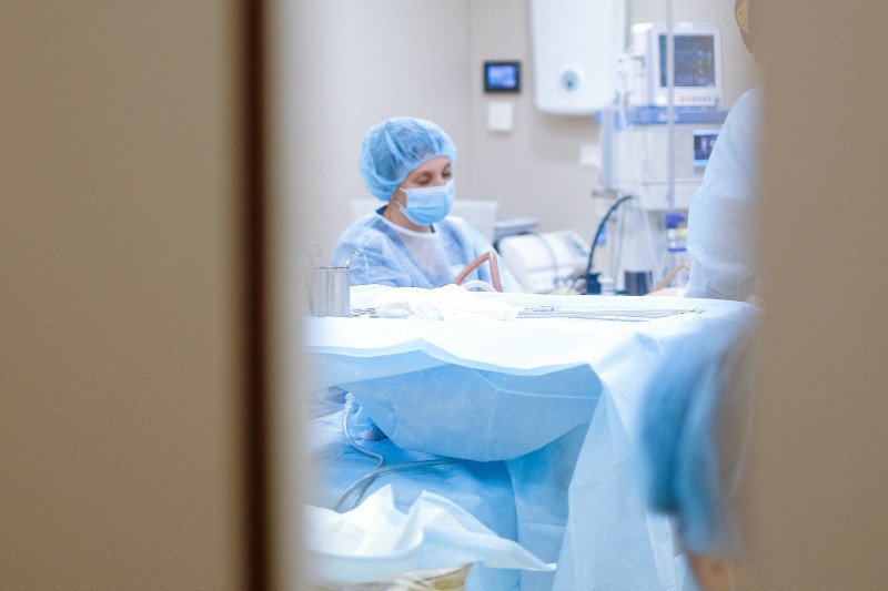 Nakaz porodu w maseczce w poznańskim szpitalu. Absurd na porodówce Nakaz porodu w maseczce w poznańskim szpitalu. Absurd na porodówce