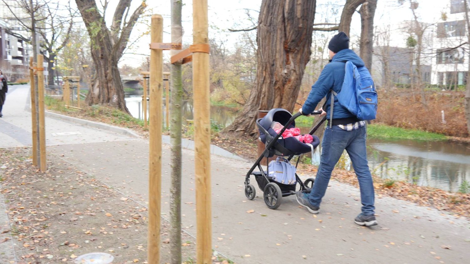 Opowiedział o spacerze z wózkiem, dostał falę hejtu. "Nie opłaca się być miłym"