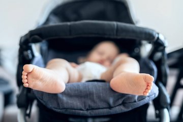 udar cieplny, przegrzanie, pieluszkowy udar cieplny, objawy udaru, udar od słońca