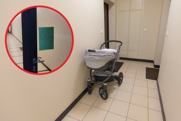kartka na klatce schodowej