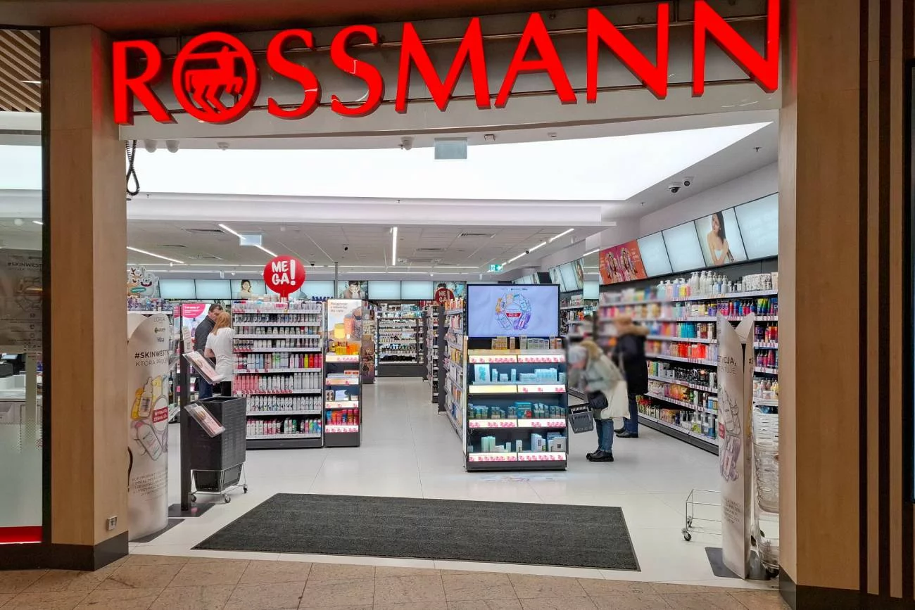 Sklep sieci Rossmann. Sklep sieci Rossmann.