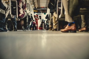 Fot. Pexels / [url=https://www.pexels.com/photo/people-feet-train-travelling-5117/]unsplash.com[/url] / [url=https://www.pexels.com/photo-license/]CC0 License[/url]