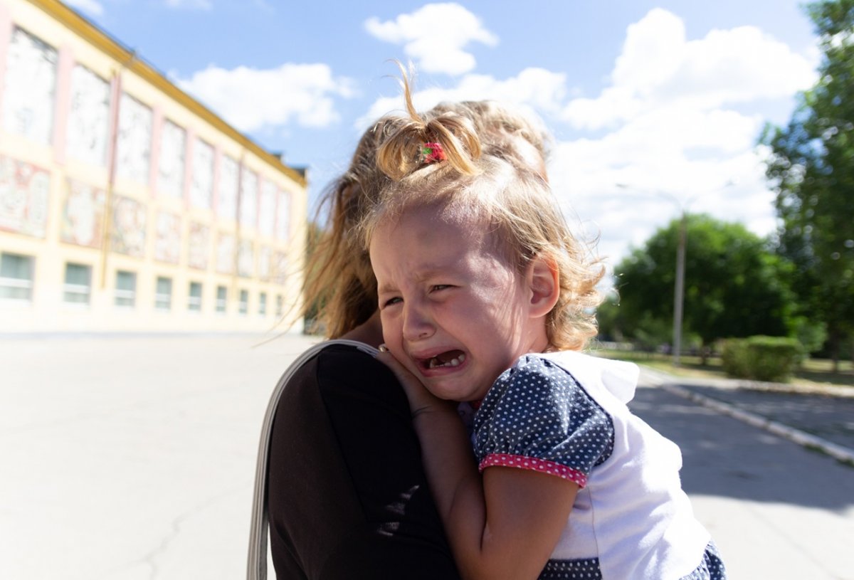 Łzy w przedszkolu? Te triki na bezstresowe rozstania zachwyciły rodziców