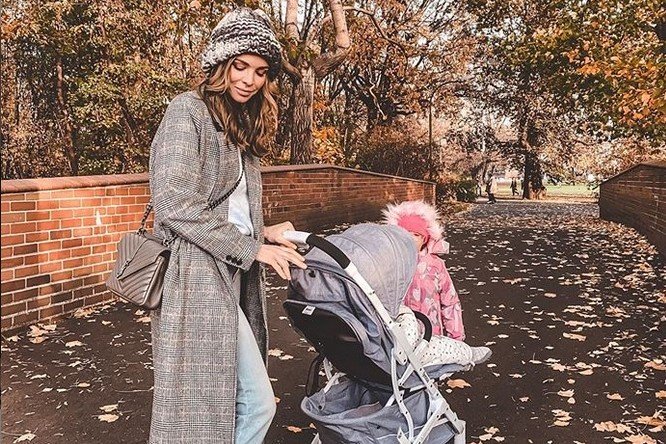 Ania Wendzikowska zdradziła, jakim wózkiem jeździ jej córka. Znamy markę i cenę