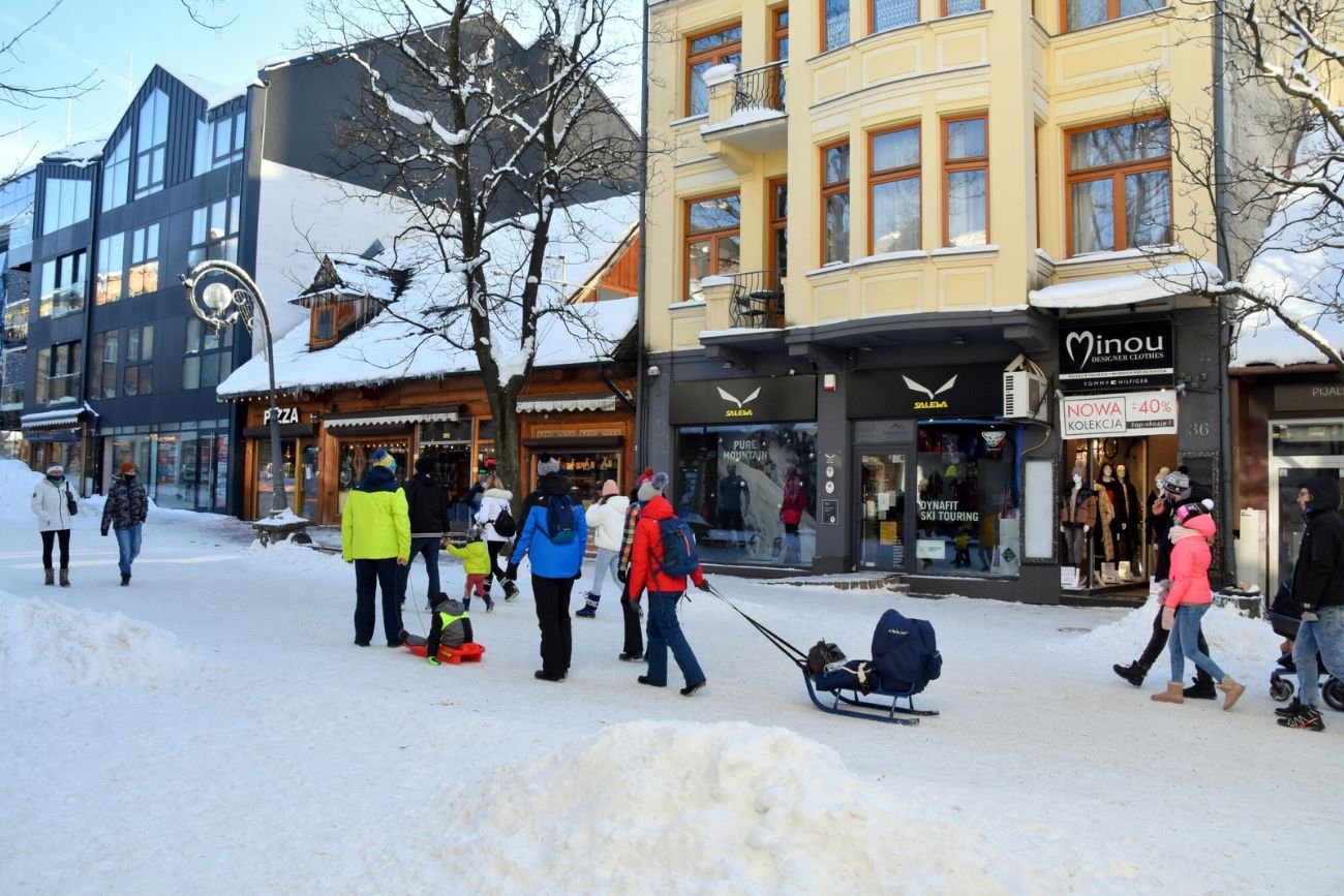 rodzina podczas ferii zimowych