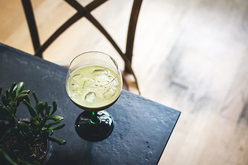 Koktajl z dodatkiem herbaty matcha.