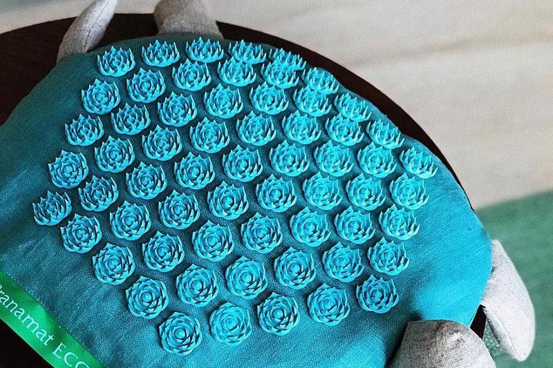 Poduszka dla kobiet idealna, gdy kobieta zmaga się ze zmęczeniem.