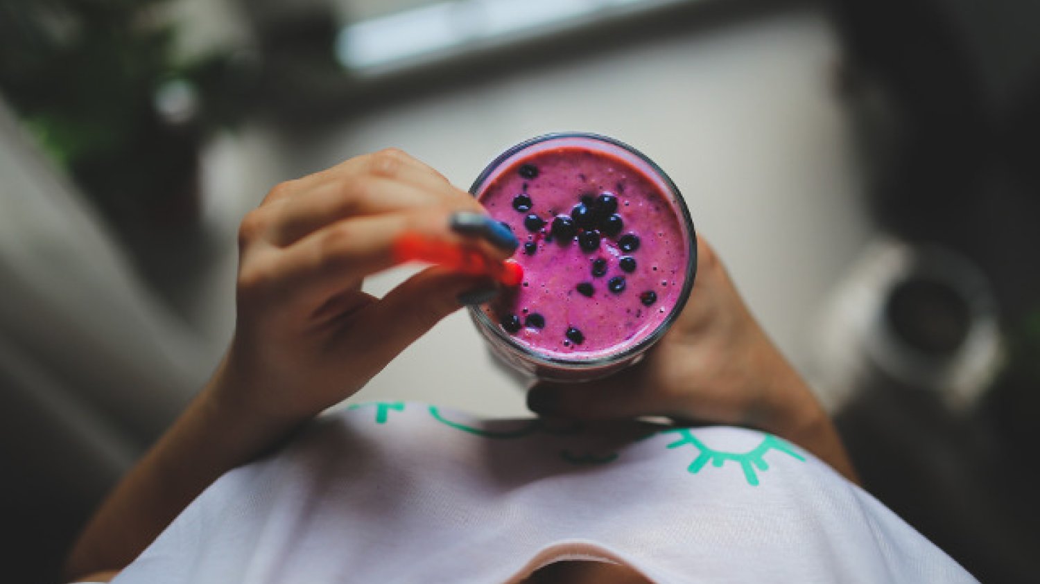 Fot. Pixabay / [url=https://pixabay.com/en/girl-woman-people-holding-yogurt-791563/]Kaboompics[/url] / [url=https://pixabay.com/en/service/terms/#download_terms]CC0 Public Domain[/url]