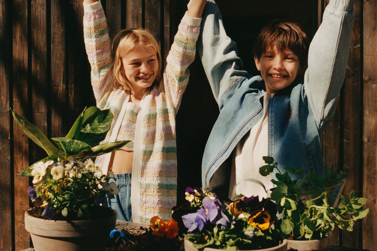 Polska sieć odzieżowa Reserved wystartowała z nową letnią kolekcją dziecięcą, która obejmuje ubranka dla dziewczynek i chłopców