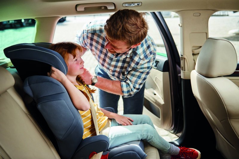 Fotelik samochodowy to jeden z najważniejszych elementów wyprawki. Część rodziców ma jednak kłopot z jego wyborem i wykorzystaniem w aucie. To z myślą o nich powstała kampania "Superfotelik''