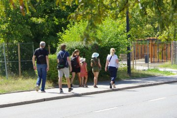 Rodzina na spacerze podczas wakacji. Rodzina na spacerze podczas wakacji.