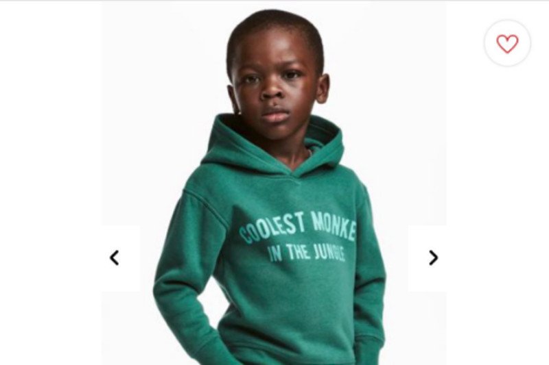 Afera H&M wokół napisu na bluzie czarnoskórego chłopca.