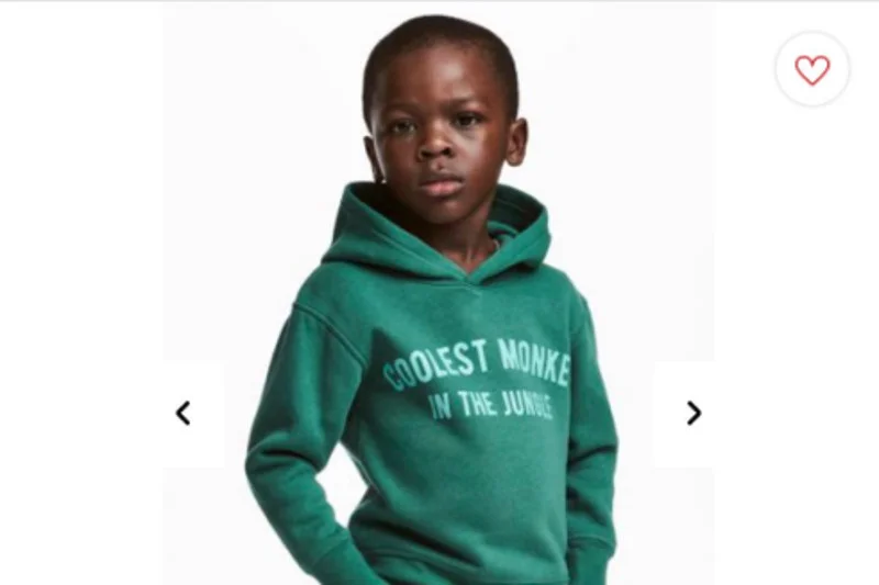 Afera H&M wokół napisu na bluzie czarnoskórego chłopca.