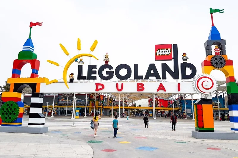 Wejście do parku rozrywki LEGO w Dubaju
