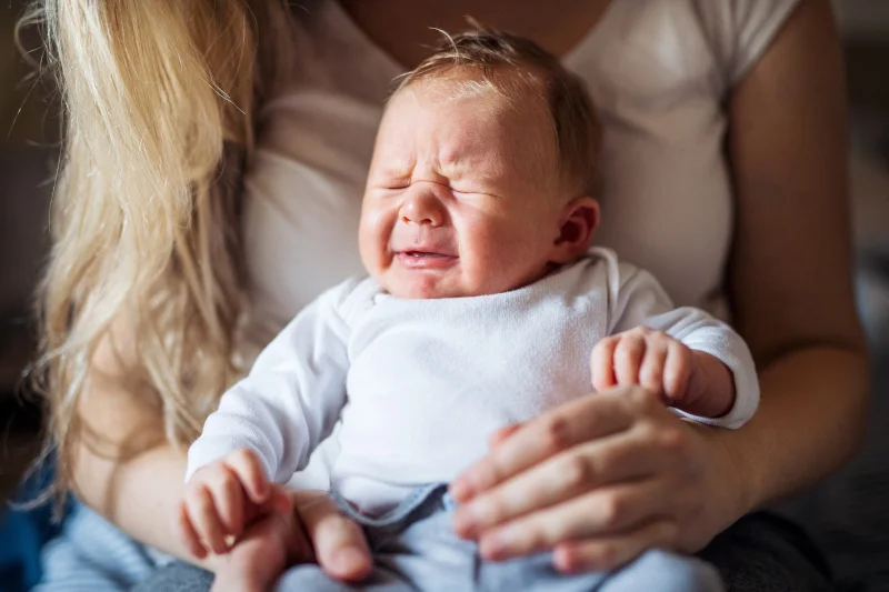 Maluchy z alergią na mleko czują duzy dyskomfort. Rodzicie często nie wiedzą jak im pomóc.
