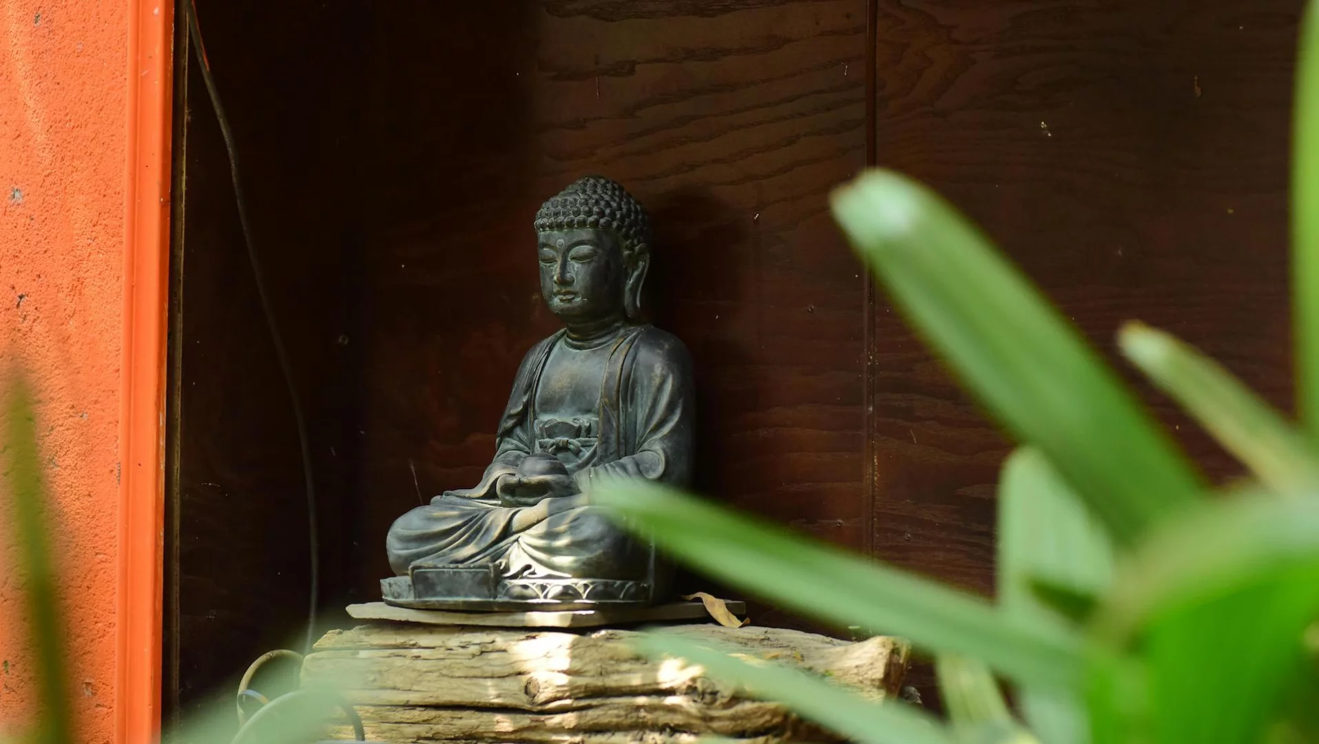 Religia buddyjska w polskich szkołach. Decyzja MEN wywołała burzę wśród rodziców