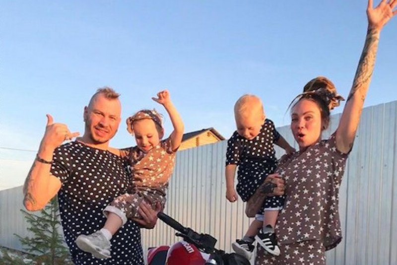 Tej parze zarzucono, że narazili swoje dziecko na niebezpieczeństwo