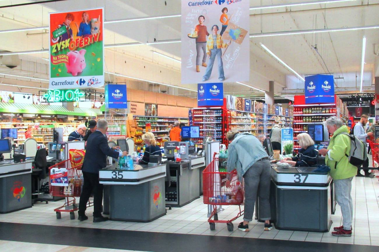 pierwszeństwo ciężarnej, kobieta w ciąży, w ciąży w sklepie, na zakupach w ciąży, pierwszeństwo dla kobiety w ciąży, ciężarna w kolejce